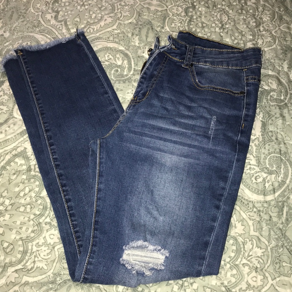 Size small worn once distressed skinny jean